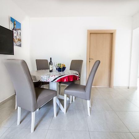 Colic Apartment Njivice Exterior photo