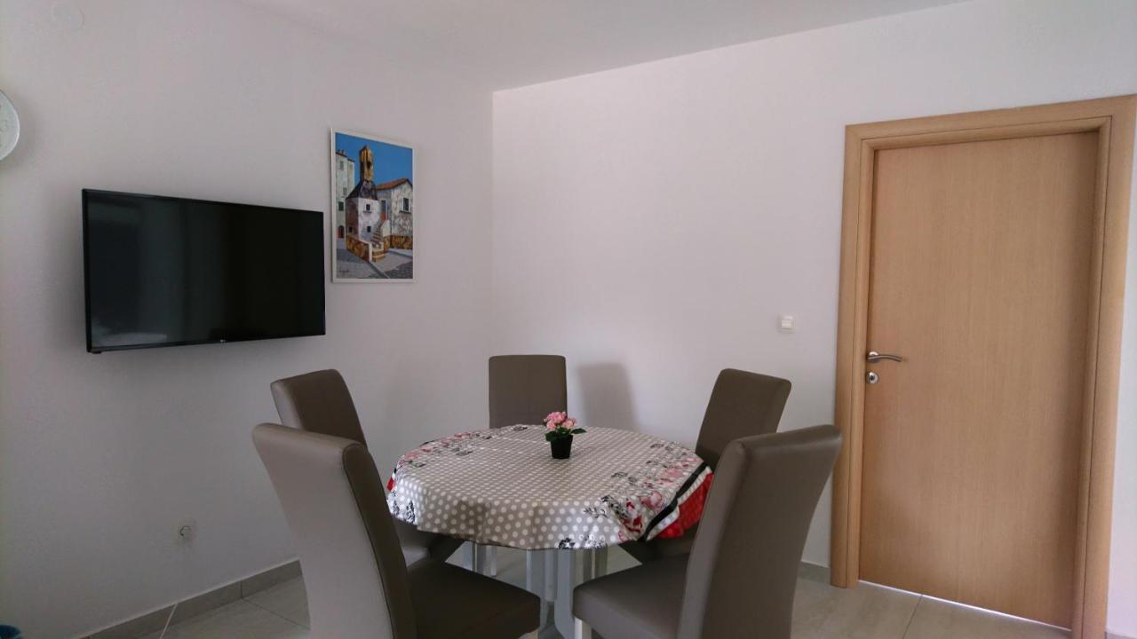 Colic Apartment Njivice Exterior photo