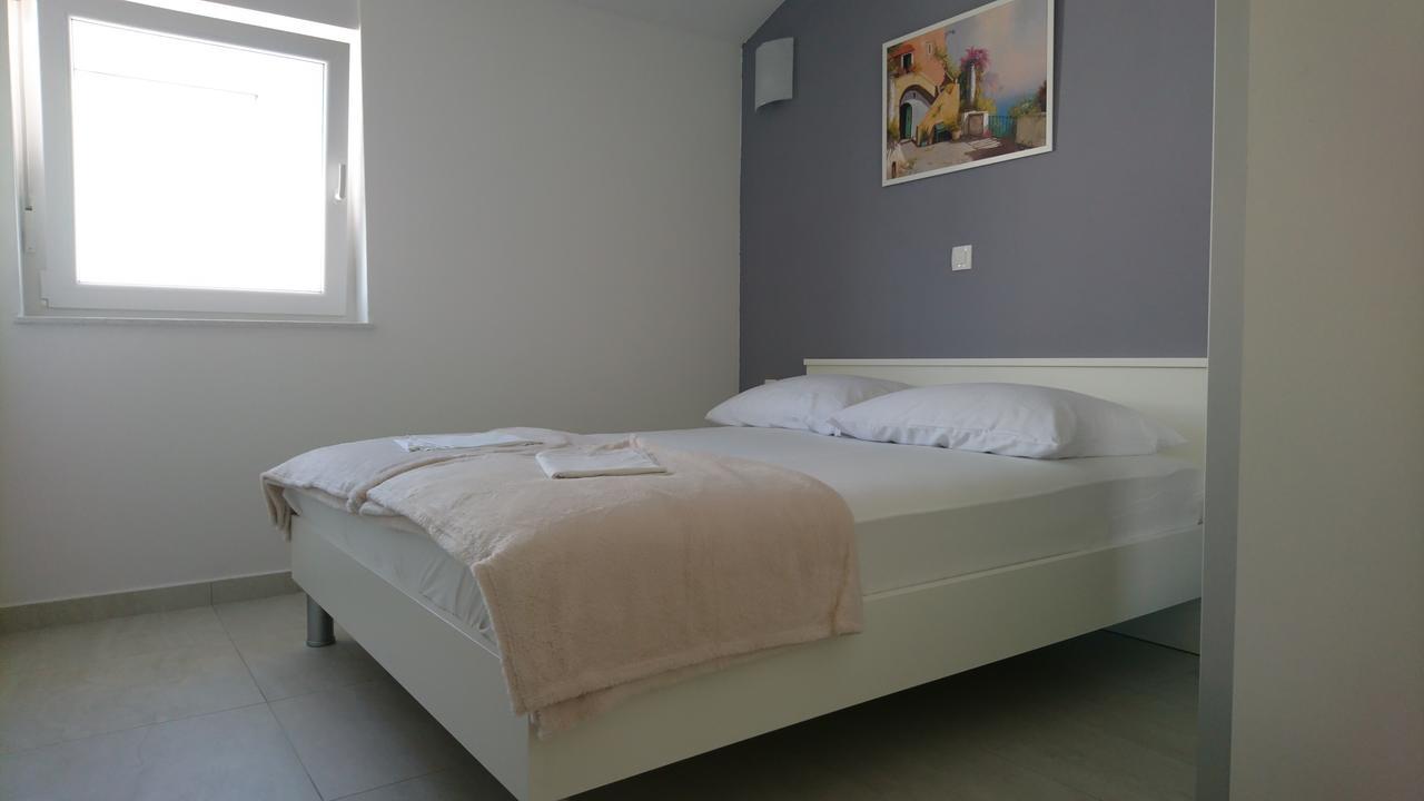 Colic Apartment Njivice Exterior photo