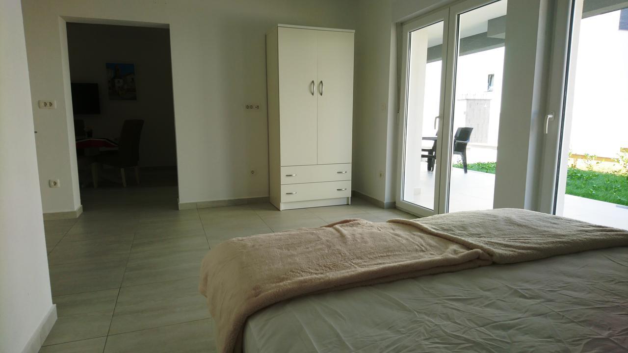 Colic Apartment Njivice Exterior photo