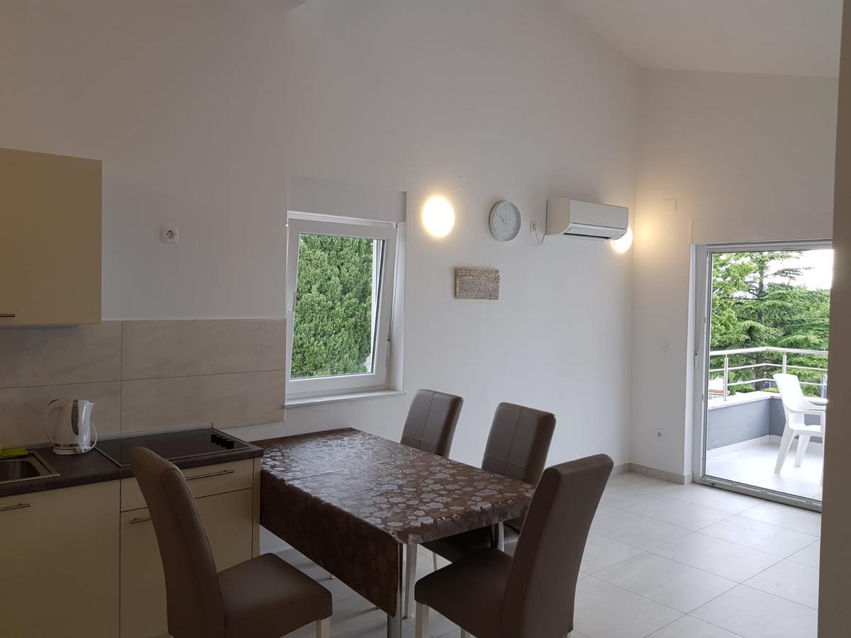 Colic Apartment Njivice Exterior photo