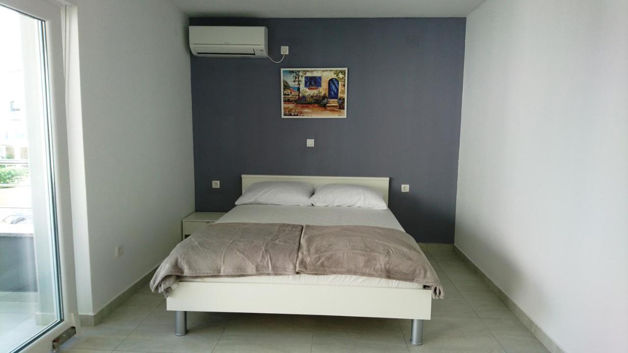 Colic Apartment Njivice Exterior photo