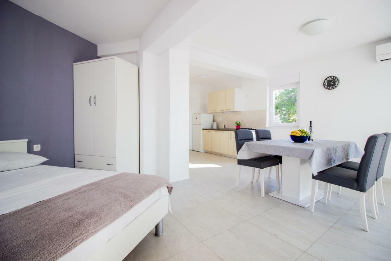 Colic Apartment Njivice Exterior photo
