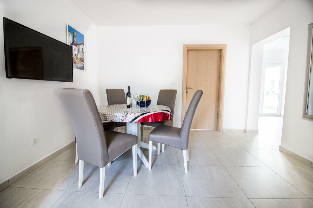 Colic Apartment Njivice Exterior photo