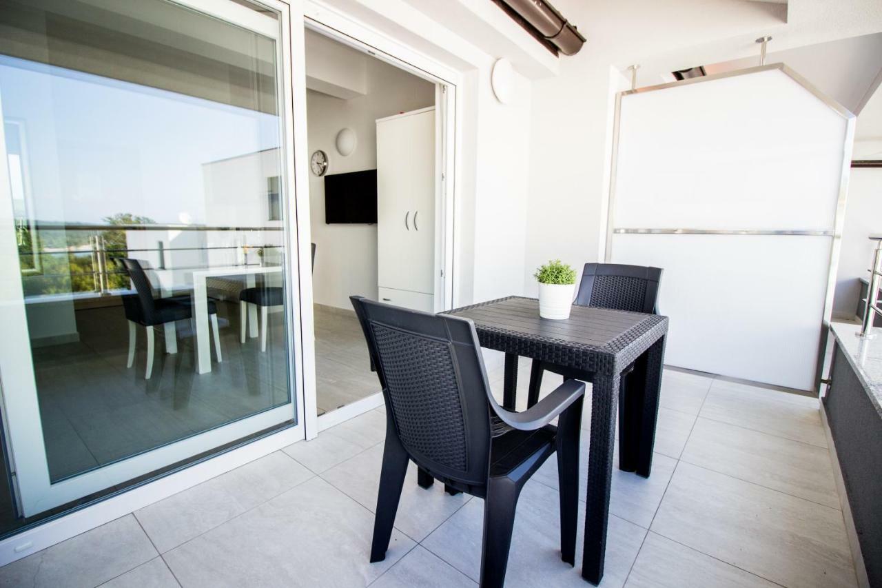 Colic Apartment Njivice Exterior photo