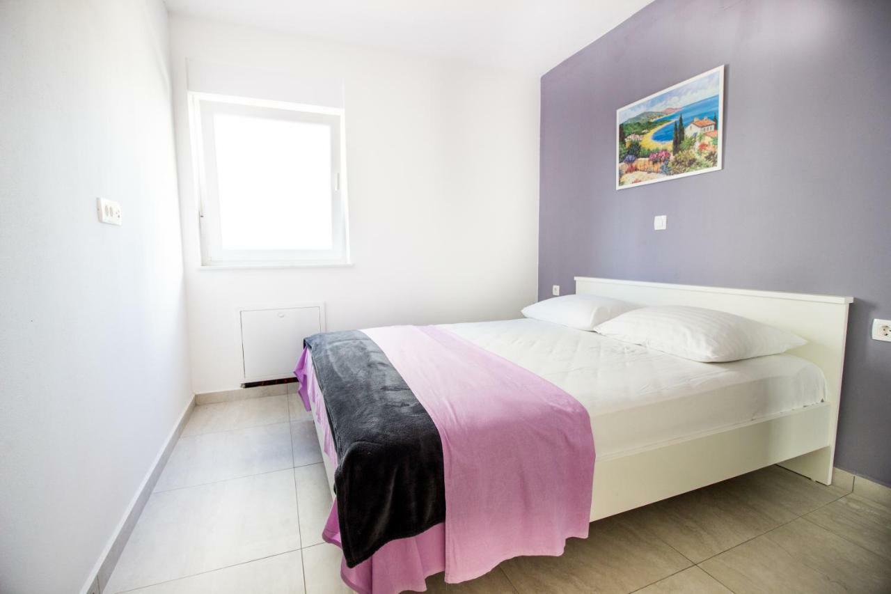 Colic Apartment Njivice Exterior photo