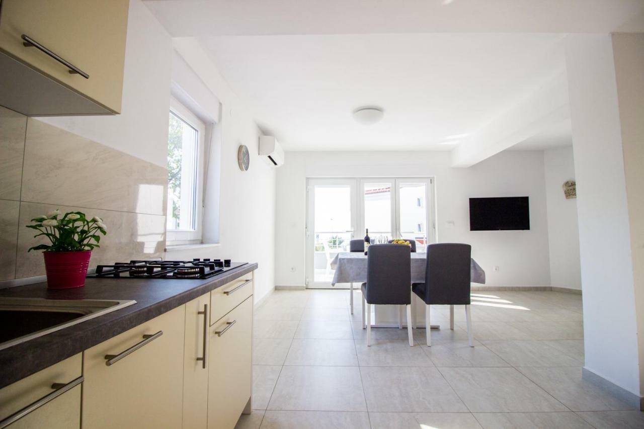 Colic Apartment Njivice Exterior photo