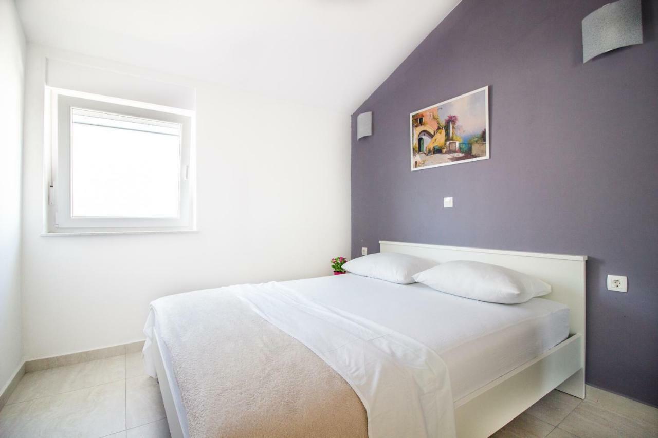 Colic Apartment Njivice Exterior photo