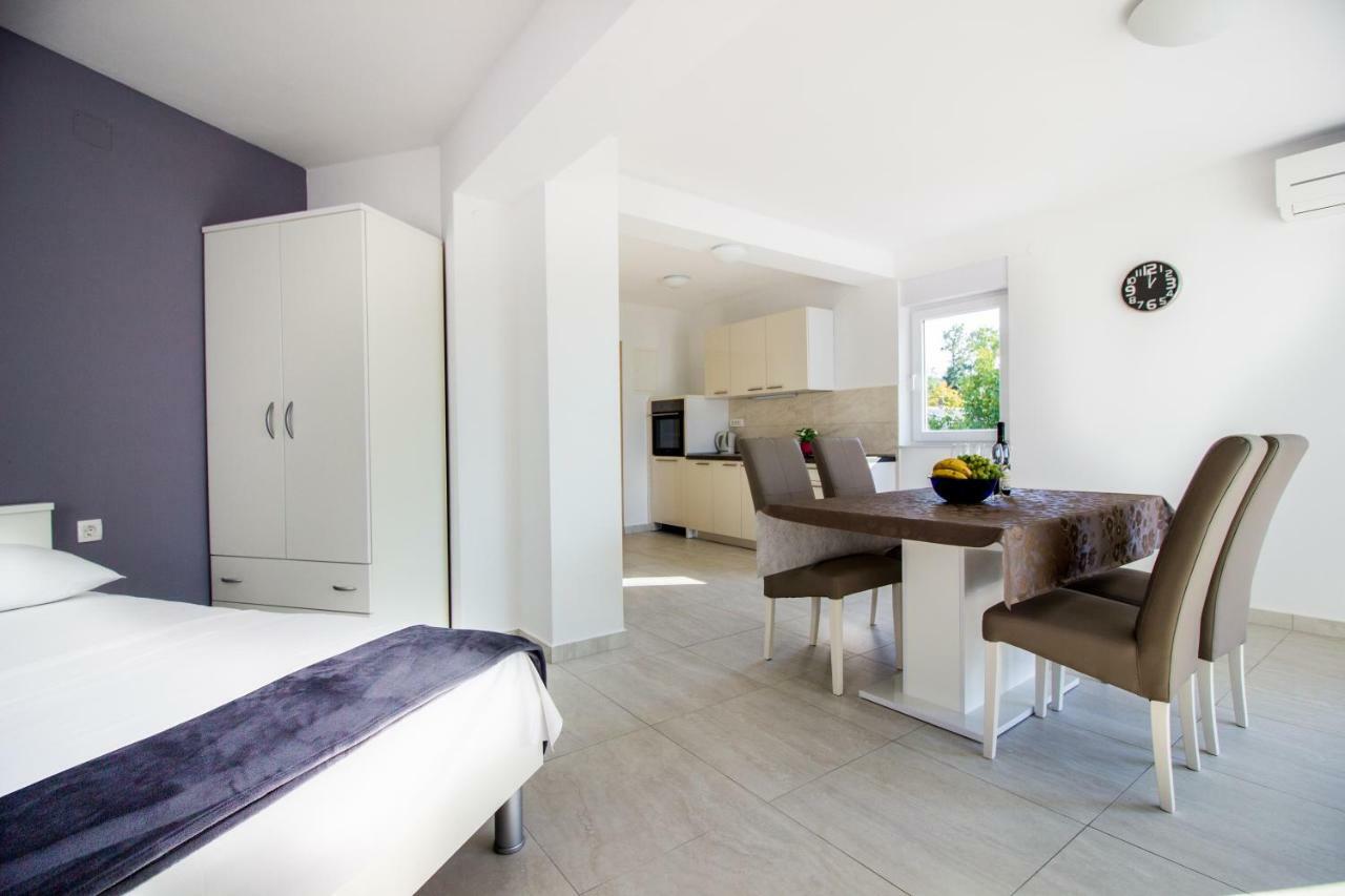 Colic Apartment Njivice Exterior photo