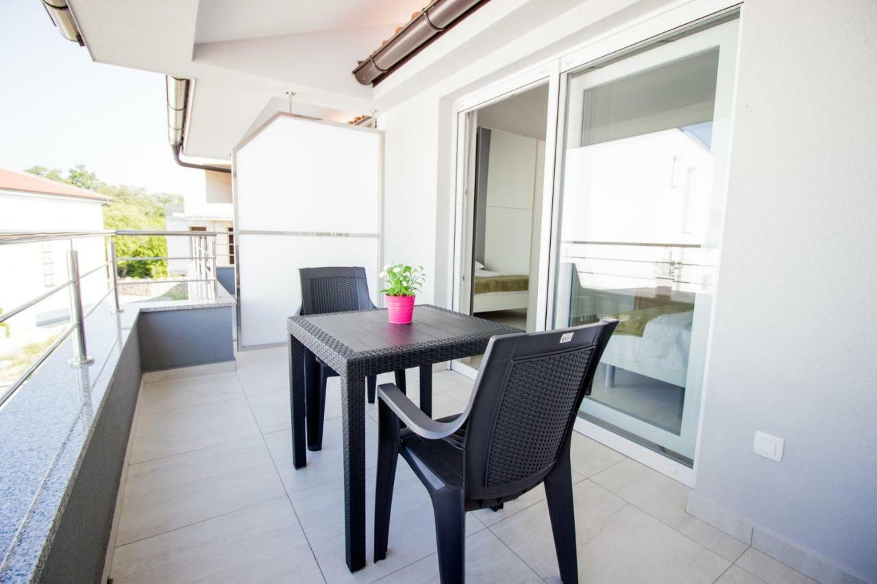 Colic Apartment Njivice Exterior photo