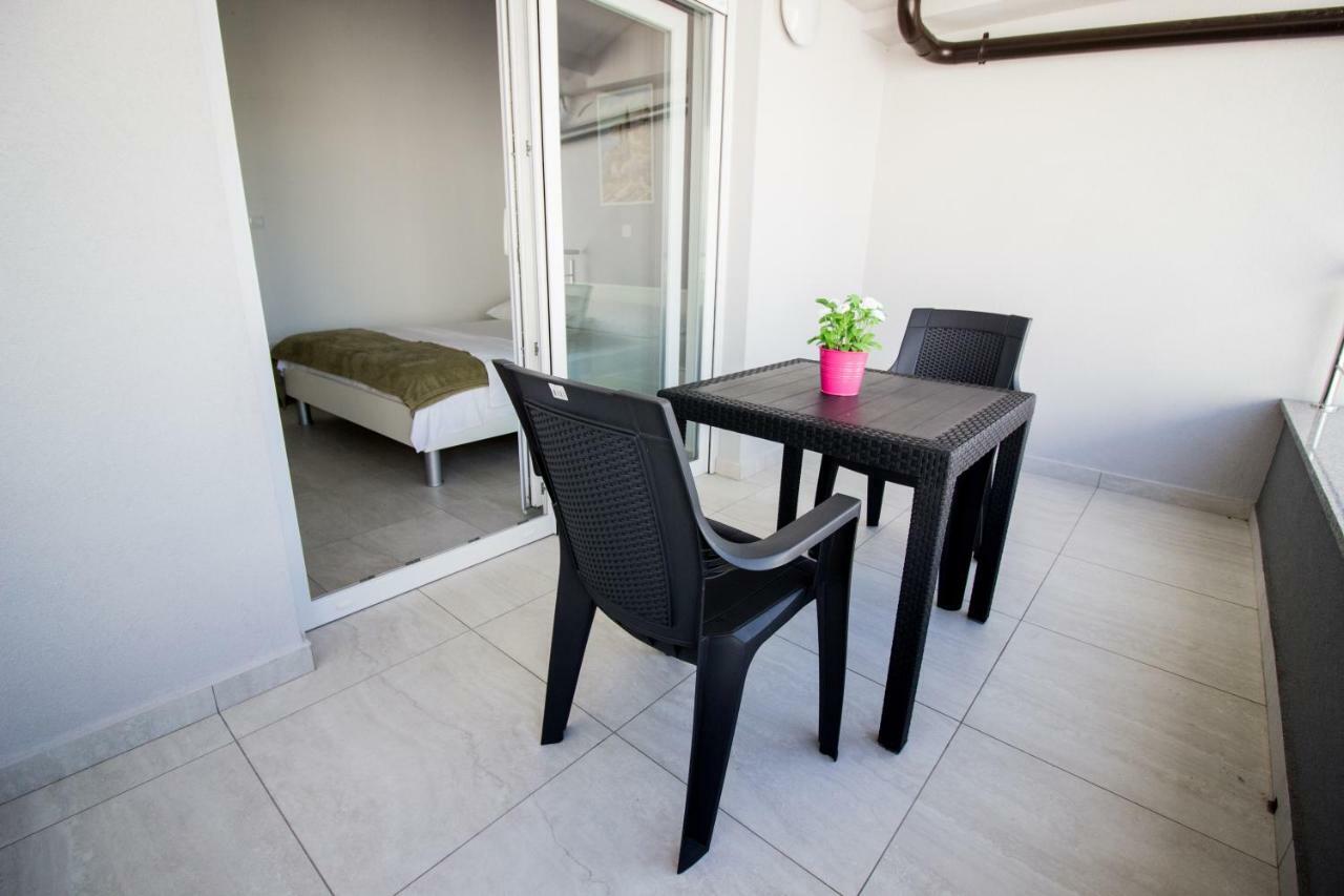 Colic Apartment Njivice Exterior photo