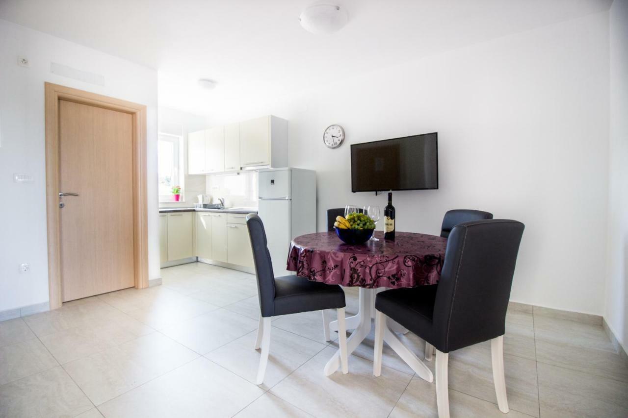 Colic Apartment Njivice Exterior photo